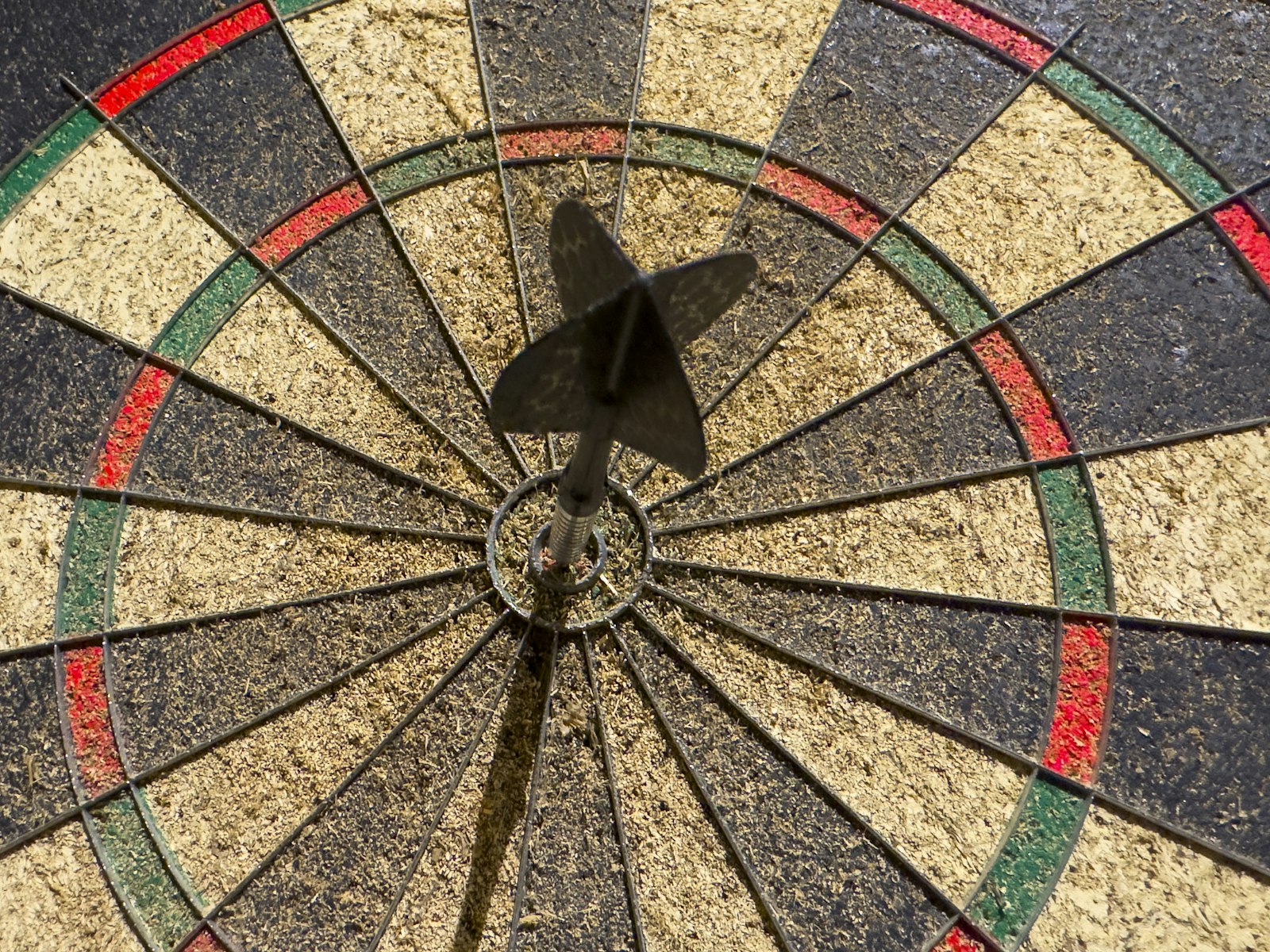 A dart hitting the exact center of a dartboard, representing the focus that comes from niching down